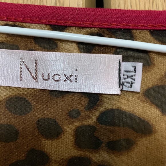 Pretty top - Picture 2 of 3